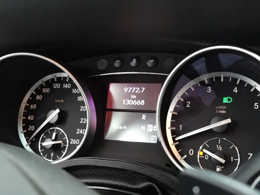 Mercedes-Benz R-Class 2015 — фото 16