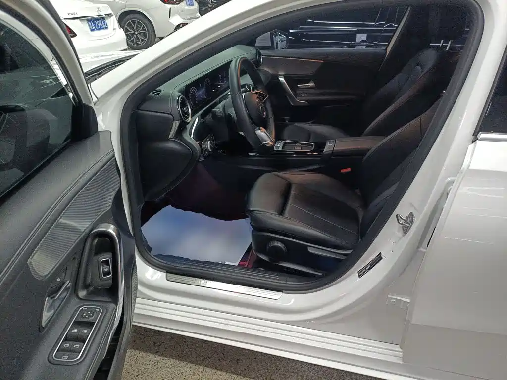 Mercedes-Benz A-Class 2024 — фото 10