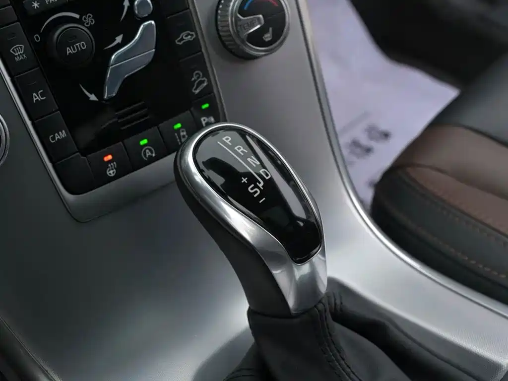 Volvo XC60 2017 — фото 14