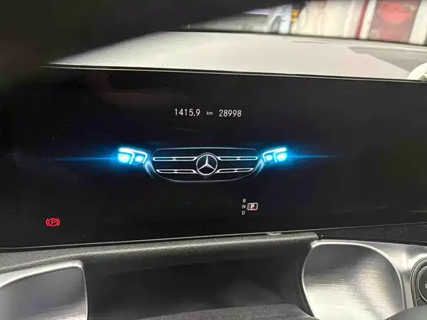 Mercedes-Benz GLB 2023