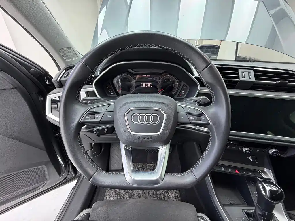Audi Q3 2022 — фото 10