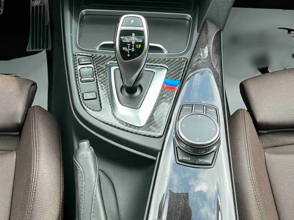 BMW 3 Series 2019 — фото 13