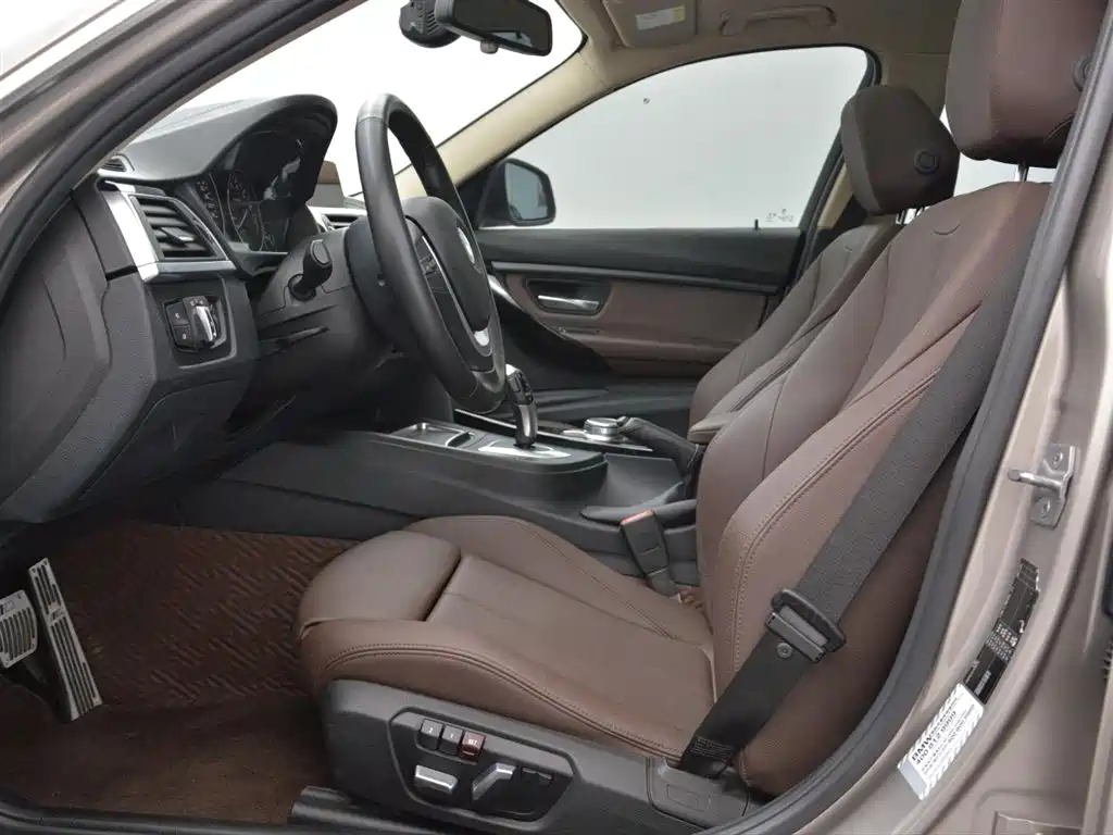 BMW 3 Series 2019 — фото 10