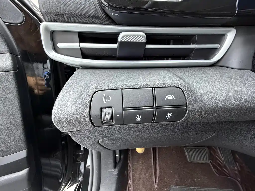 Hyundai Elantra 2022 — фото 12