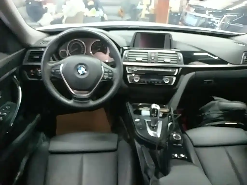 BMW 3 Series GT 2017 — фото 10