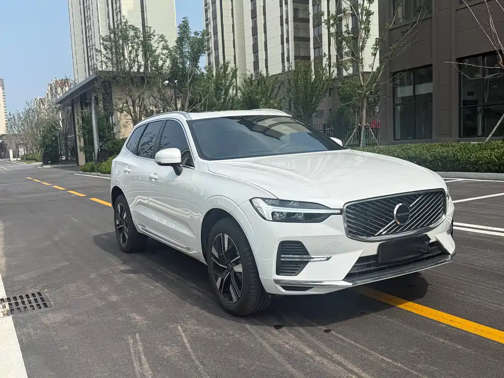 Volvo XC60 2025 — фото 3