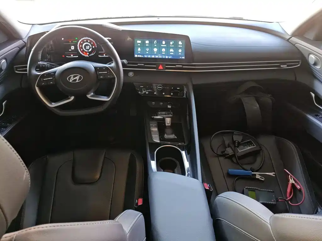 Hyundai Elantra 2023 — фото 10