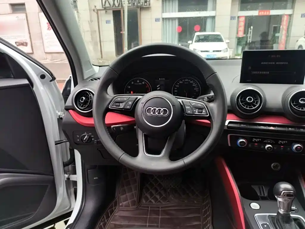 Audi Q2L 2019 — фото 11