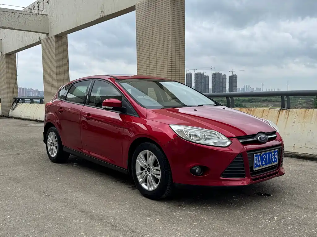 Ford Focus 2014 — фото 3
