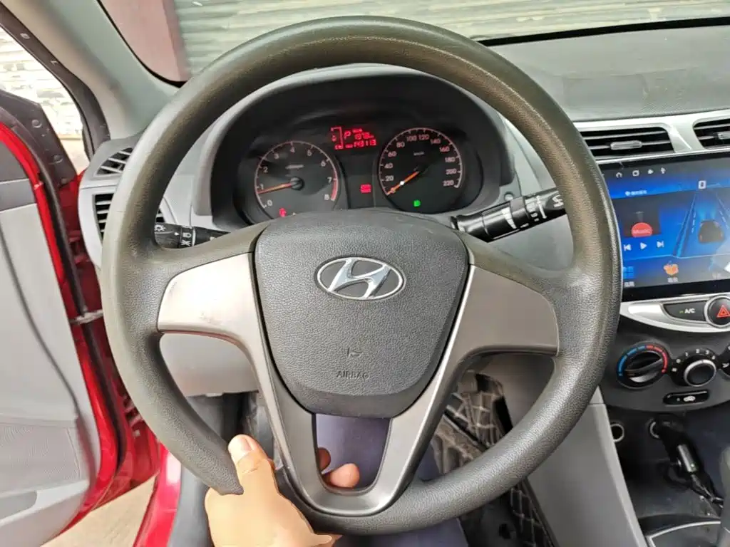 Hyundai Verna 2015 — фото 11