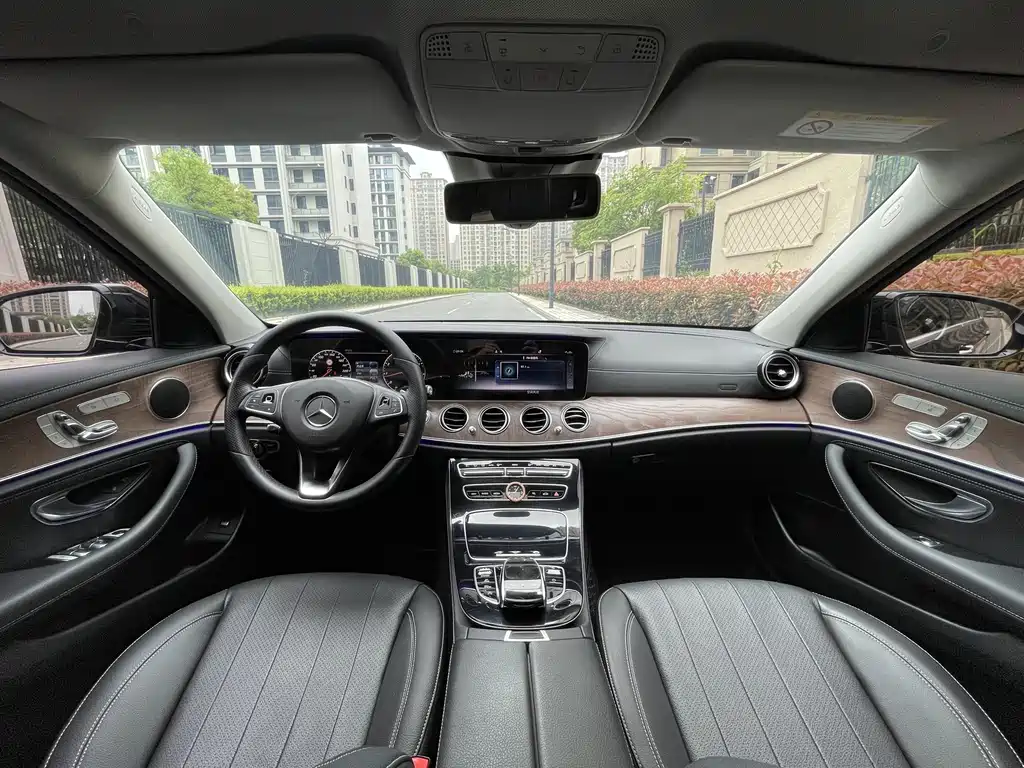 Mercedes-Benz E-Class 2017 — фото 18