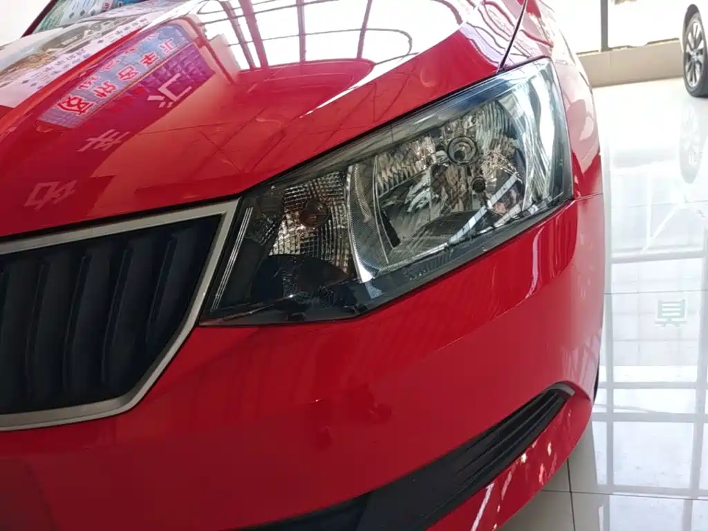Skoda Fabia 2018 — фото 24