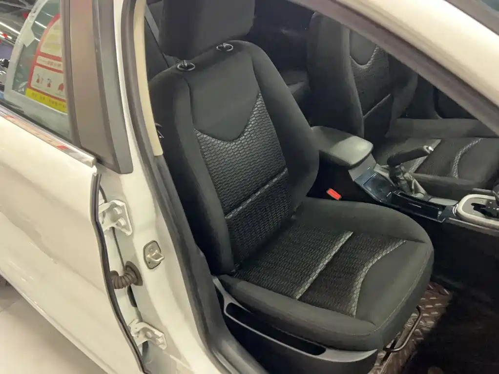 Citroën C4L 2015 — фото 4
