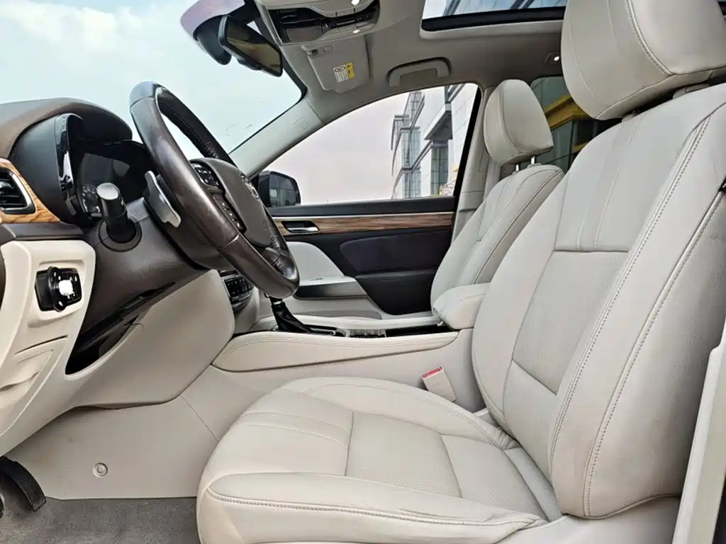 GAC Trumpchi GS8 2017 — фото 13