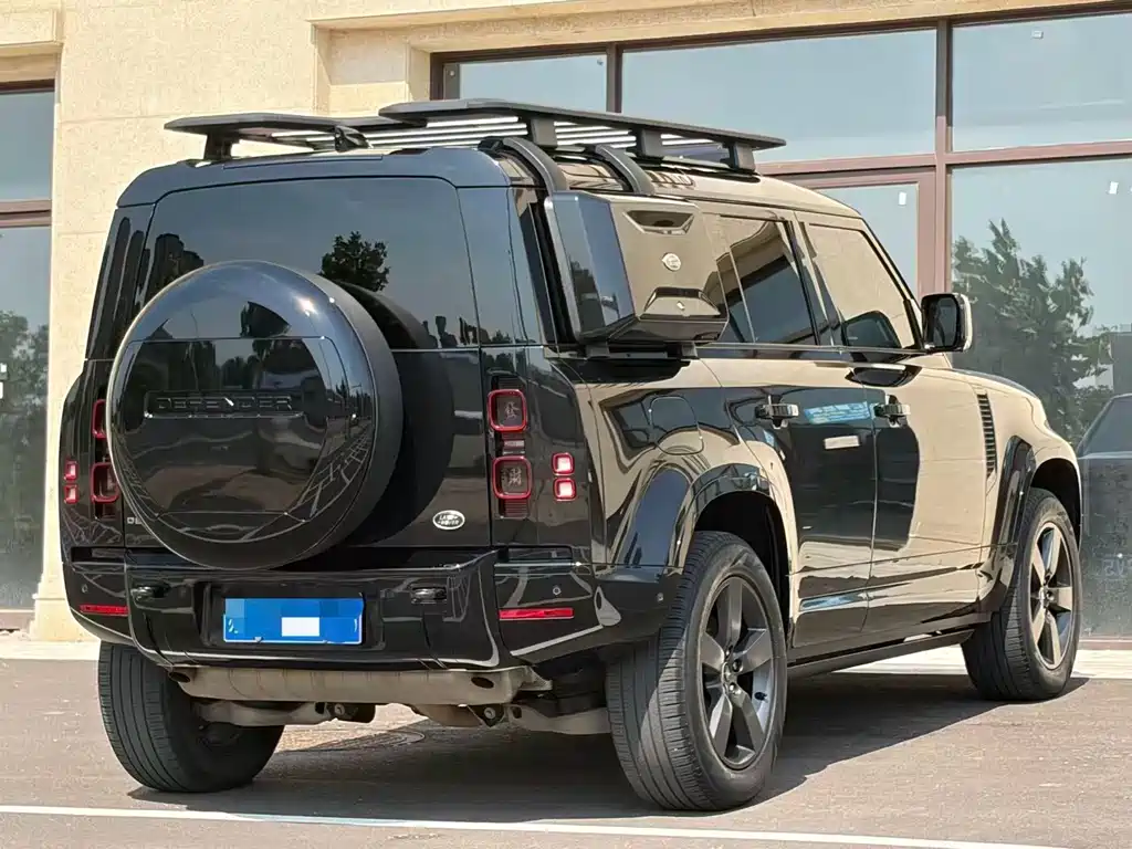 Land Rover Defender 2024 — фото 18