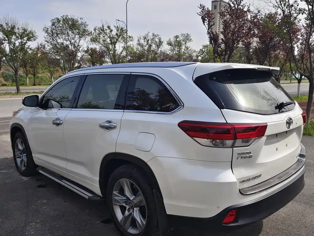 Toyota Highlander 2018 — фото 9