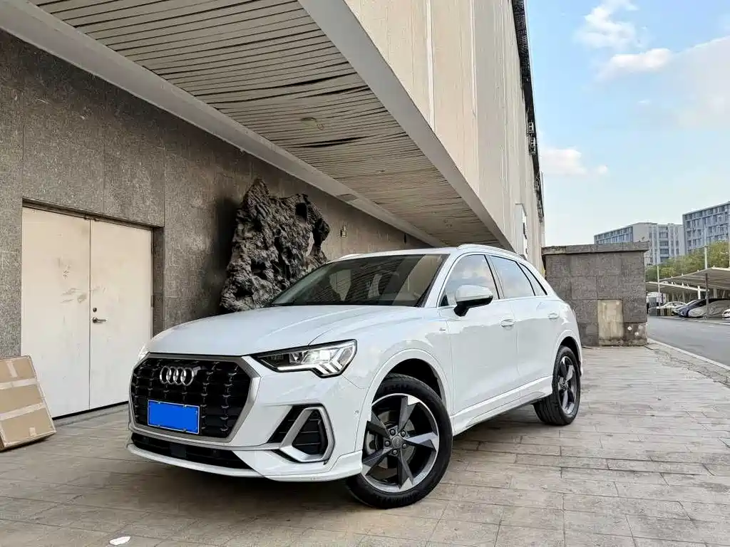 Audi Q3 2021