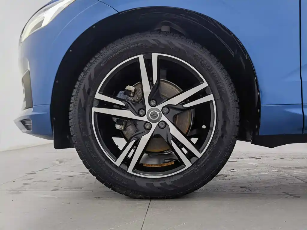Volvo XC60 2018 — фото 17