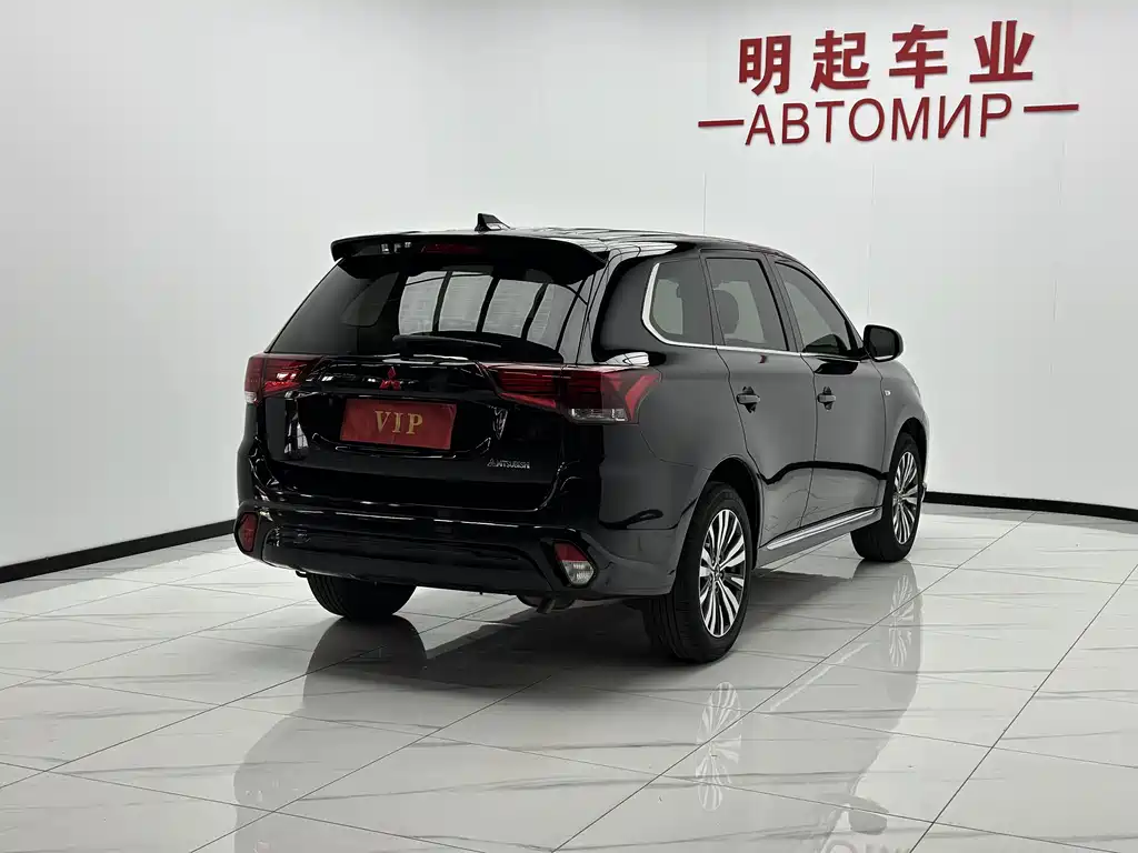 Mitsubishi Outlander 2022 — фото 9