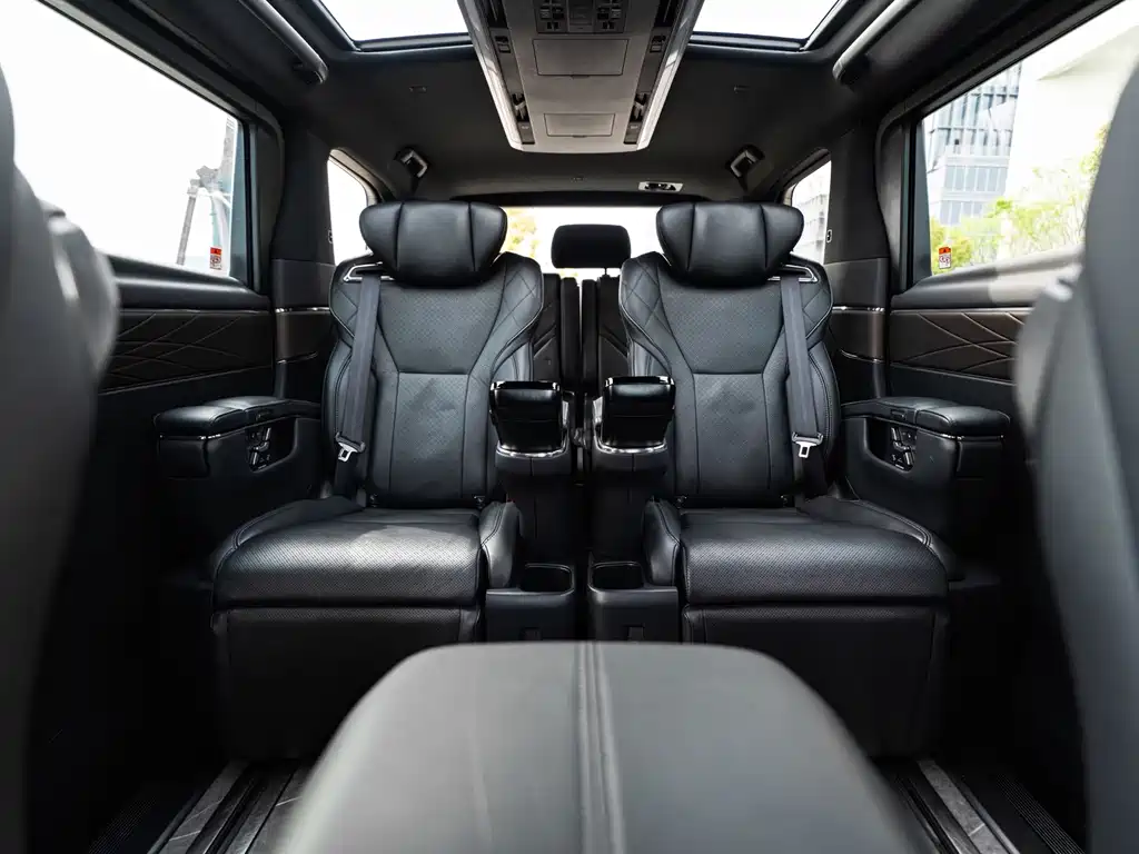 Toyota Alphard 2024 — фото 11