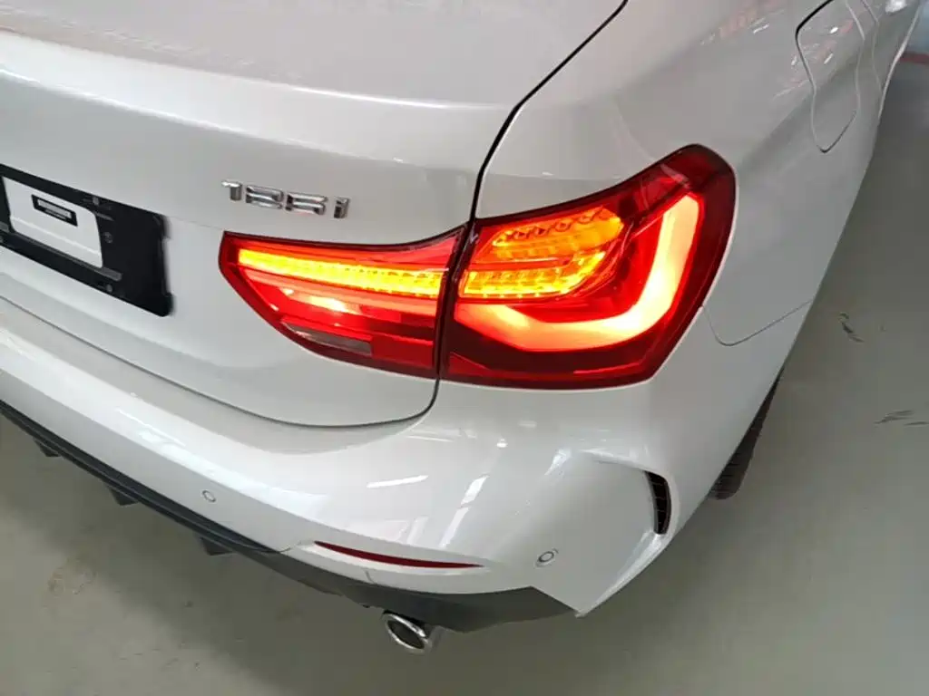 BMW 1 Series 2020 — фото 19