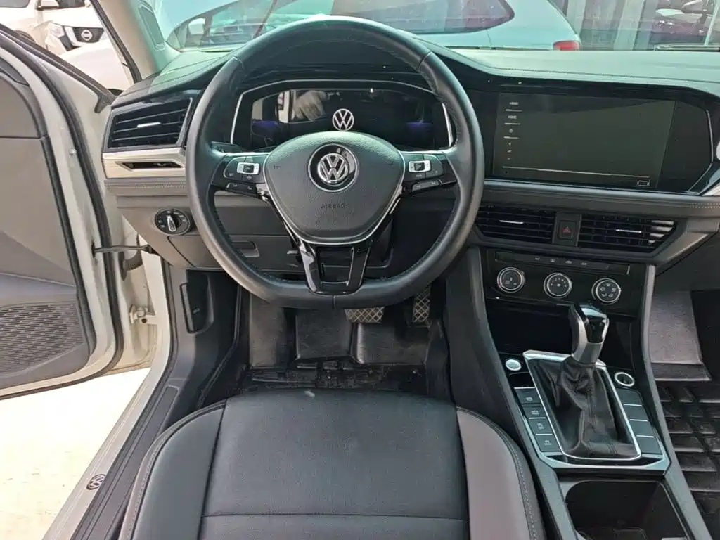 Volkswagen Sagitar 2021