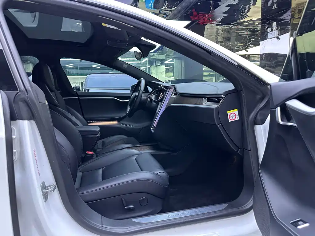 Tesla Model S 2018 — фото 13