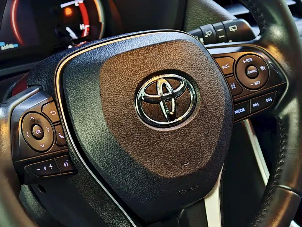 Toyota RAV4 2022 — фото 17