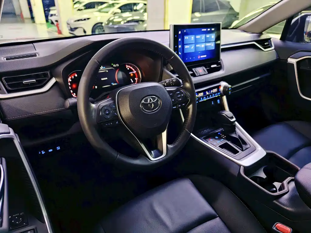 Toyota RAV4 2022 — фото 6