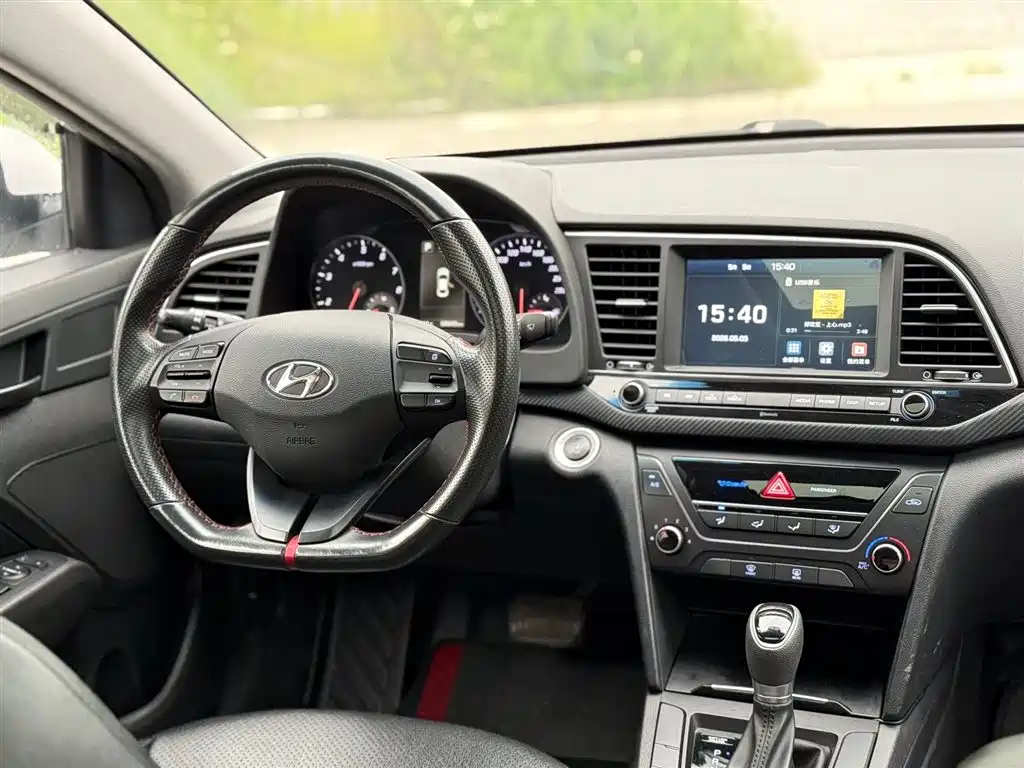 Hyundai Elantra 2019 — фото 10