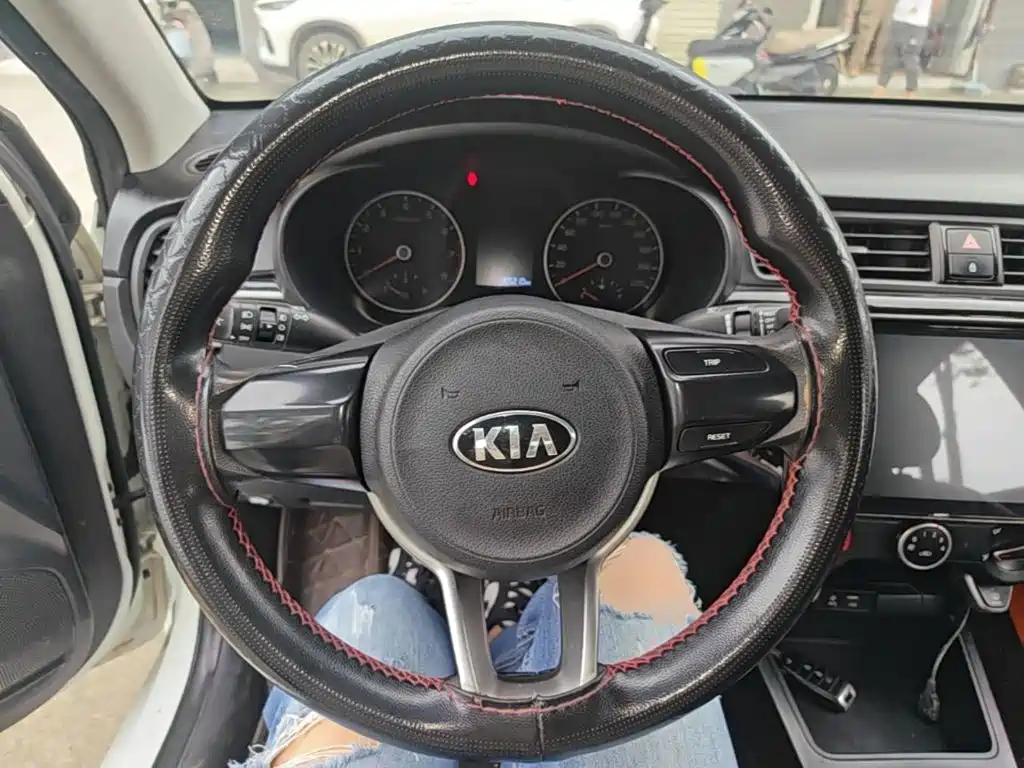 Kia K2 2018 — фото 11