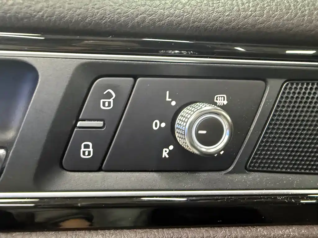 Volkswagen Touareg 2017 — фото 25