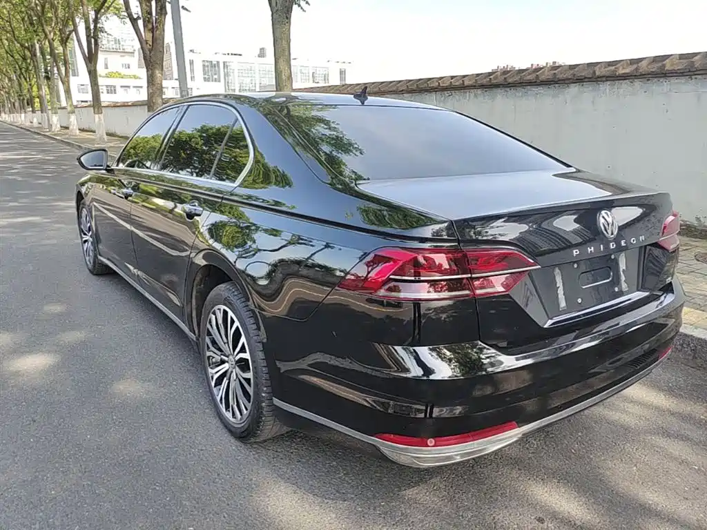 Volkswagen Phideon 2018 — фото 5