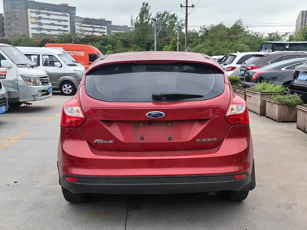 Ford Focus 2015 — фото 11