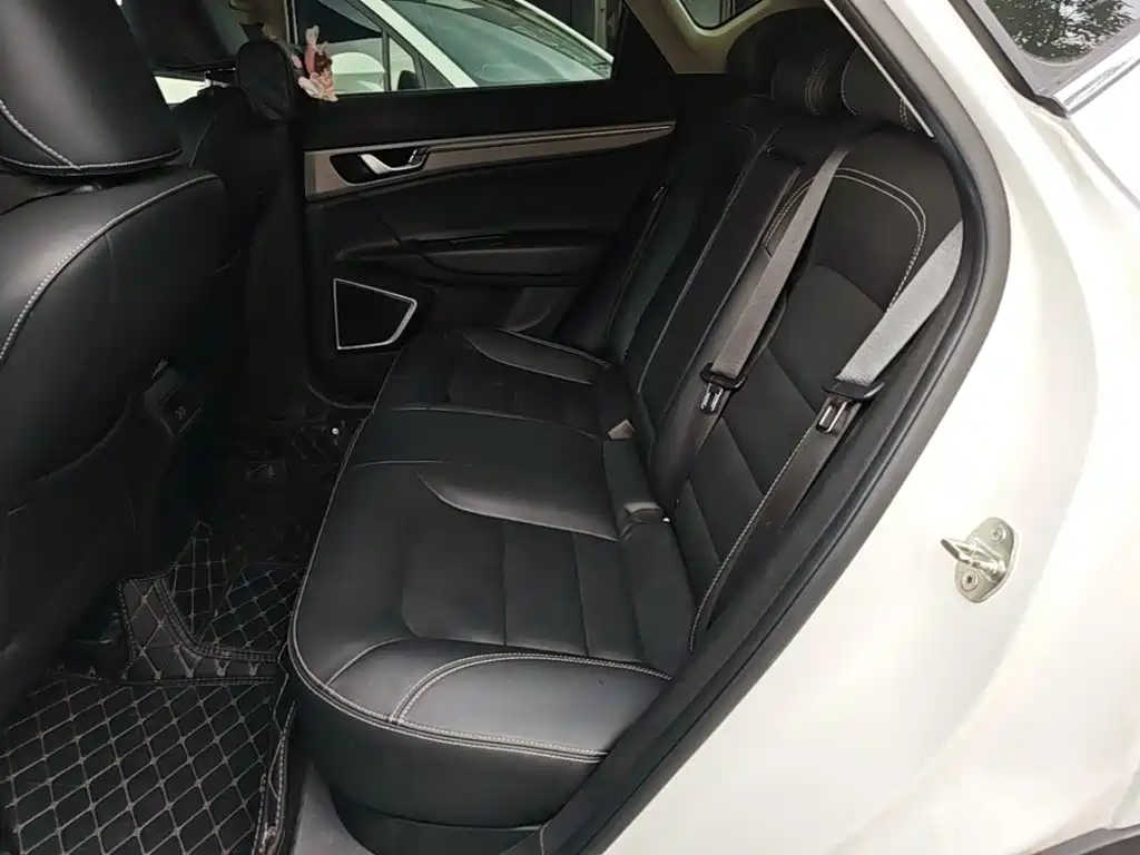 Geely Emgrand GS 2018 — фото 17