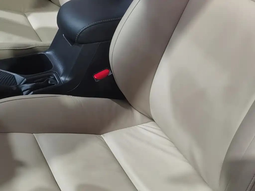 Toyota RAV4 2015 — фото 7
