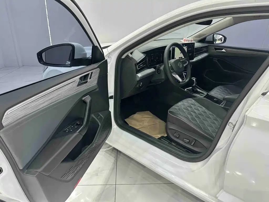 Volkswagen Sagitar 2022