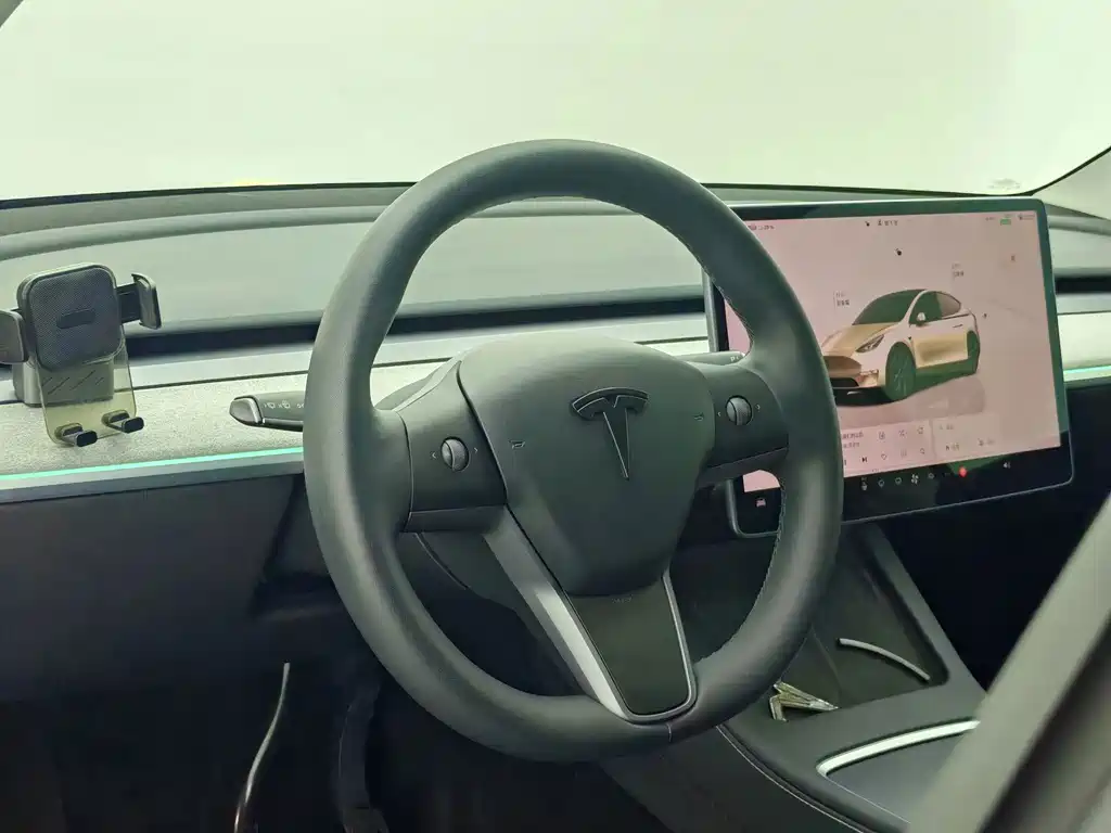 Tesla Model Y 2023 — фото 10