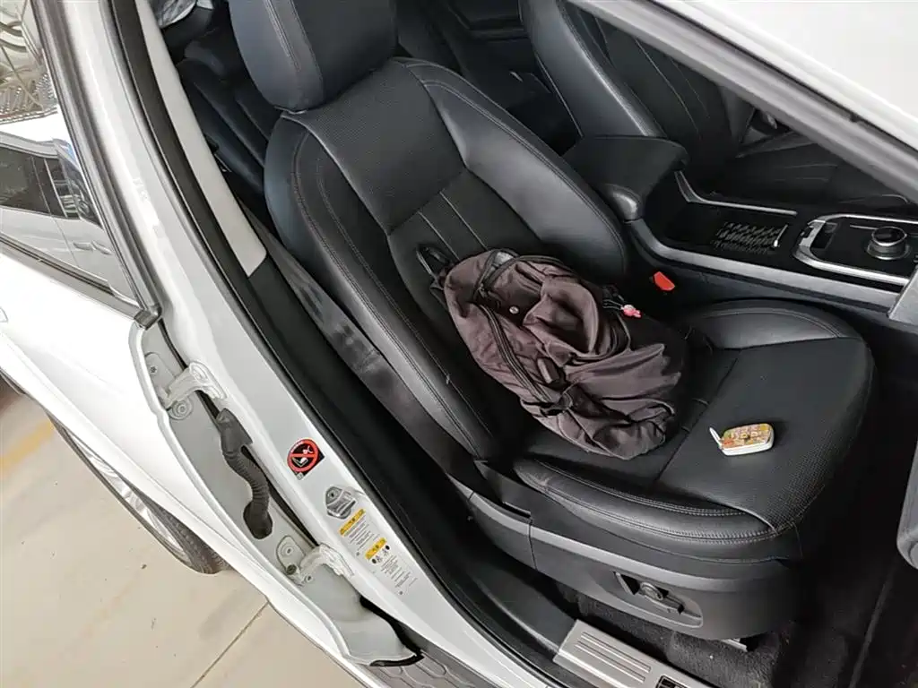 Land Rover Discovery Sport 2018 — фото 25