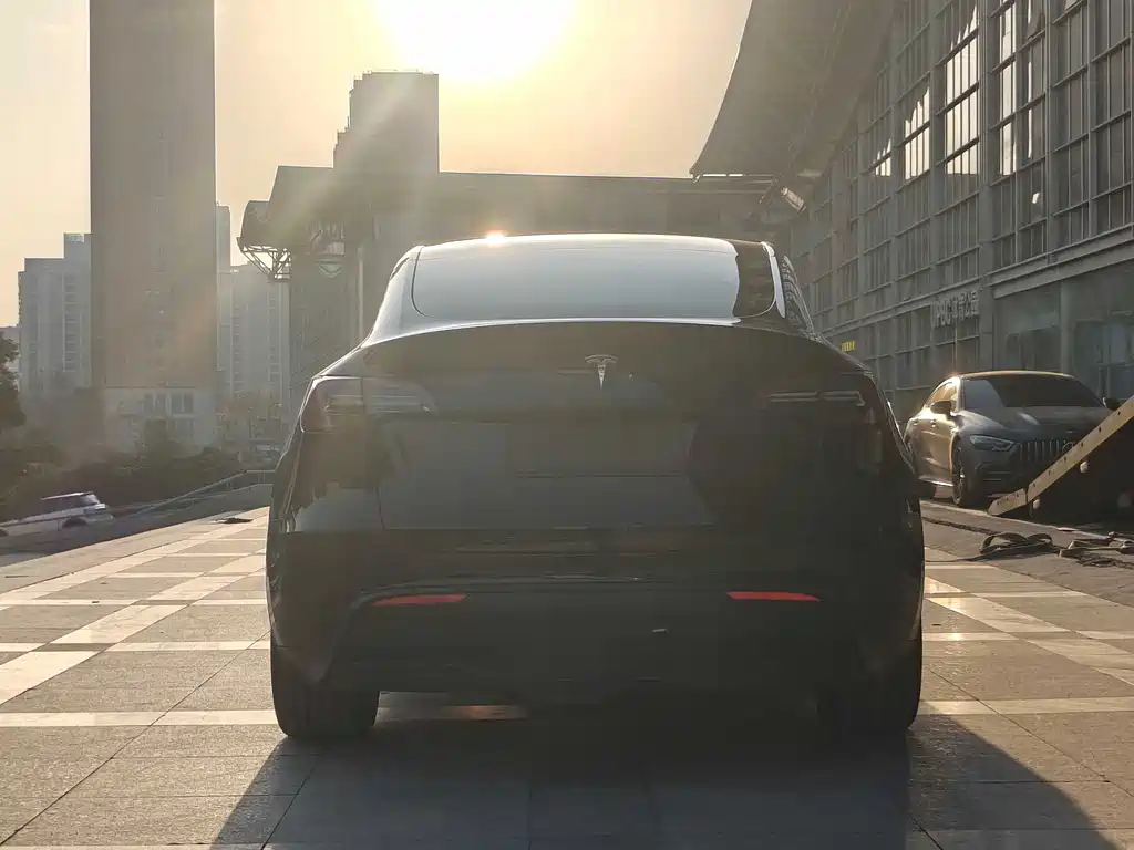 Tesla Model Y 2023 — фото 10