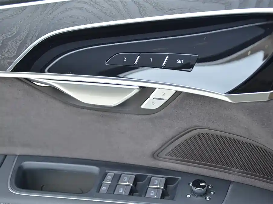 Audi A8 2025 — фото 13