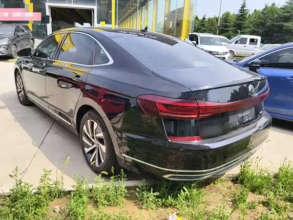 Volkswagen Passat Plug-In Hybrid 2022