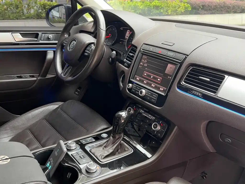 Volkswagen Touareg 2018 — фото 16