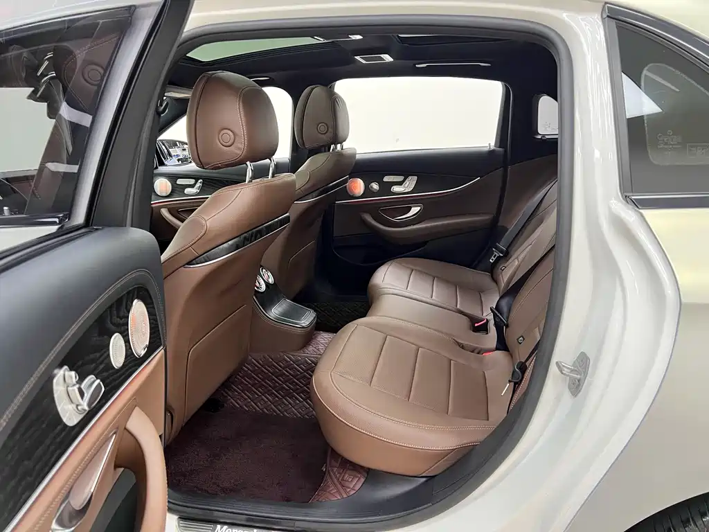 Mercedes-Benz E-Class 2022 — фото 18