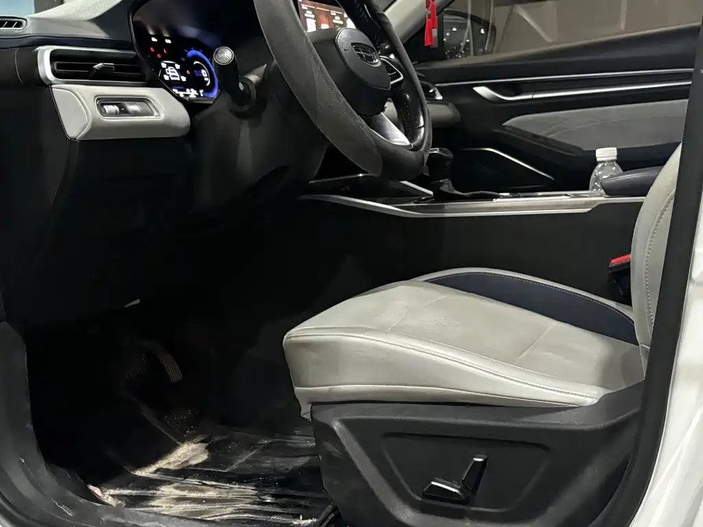 Geely Emgrand 2021