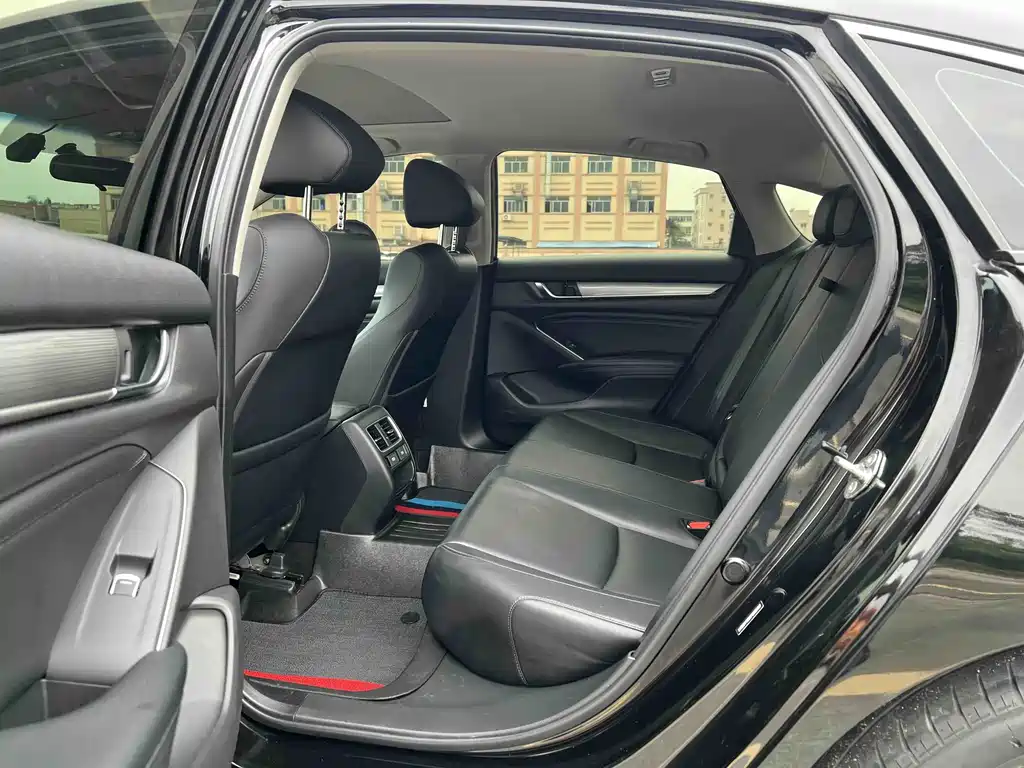 Honda Accord 2022 — фото 11