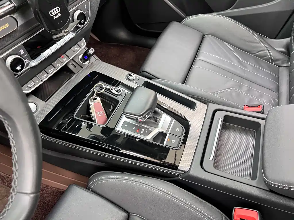 Audi Q5L 2022 — фото 21
