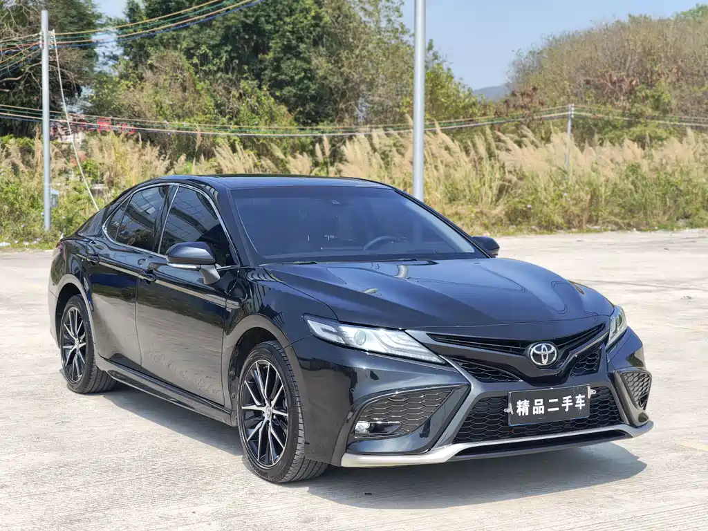 Toyota Camry 2022 — фото 2
