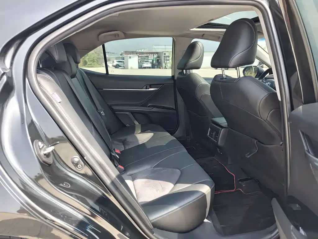 Toyota Camry 2022 — фото 16