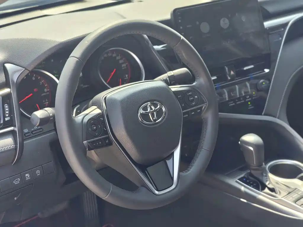 Toyota Camry 2022 — фото 13